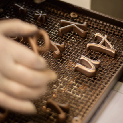 Bronze Buchstaben
